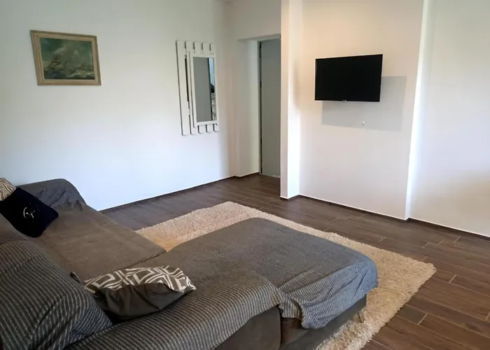 Czerwone Drzwi アパート *